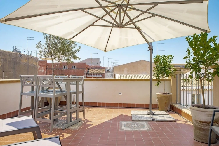 Quadruple Apartment