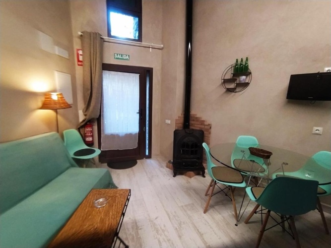 2 Bedrooms Cottage