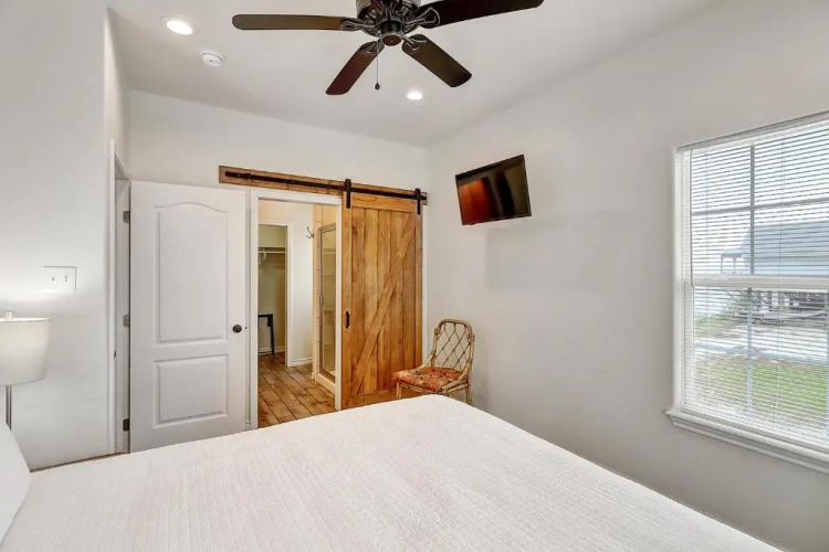 Coles Cabin LV124