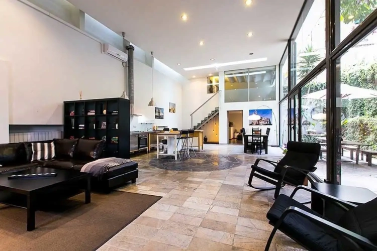 4 Bedrooms Apartment