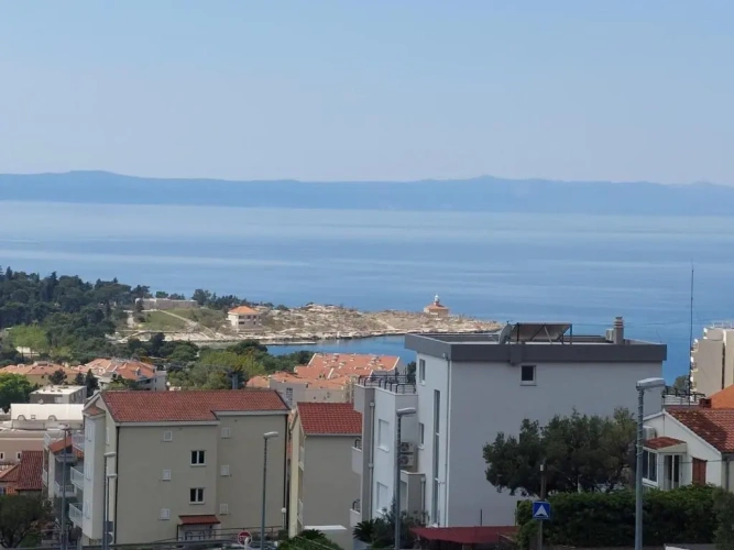 Apartment with sea view
