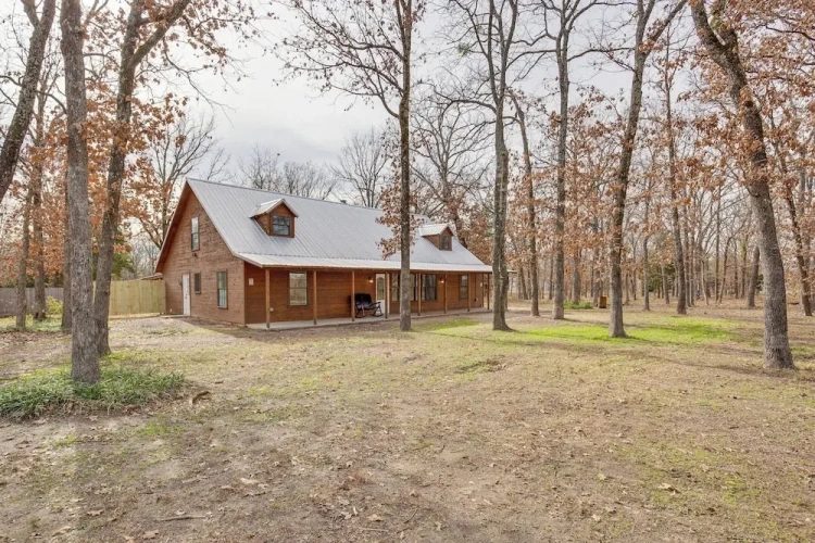 4 Bedrooms Cottage