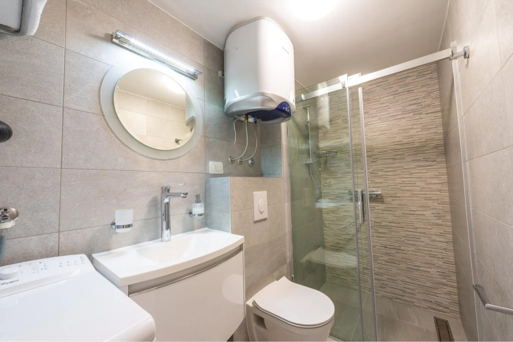 NEW modern studio apartment Nina