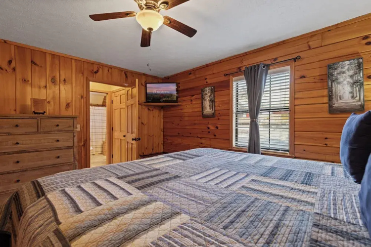 Bear Hideaway Cozy 3BR Cabin