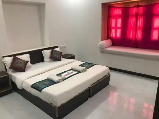 Tofu Hotel & Safari