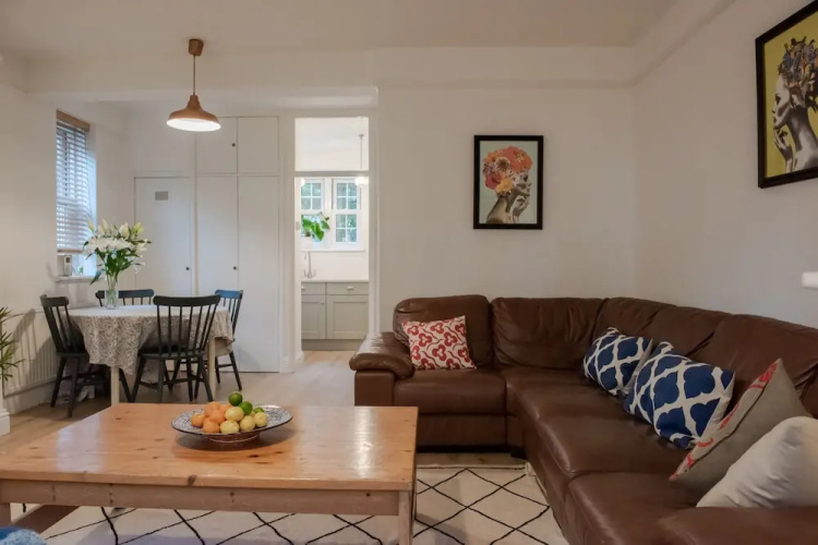 Bright Two Bedroom Ground Floor Apartment