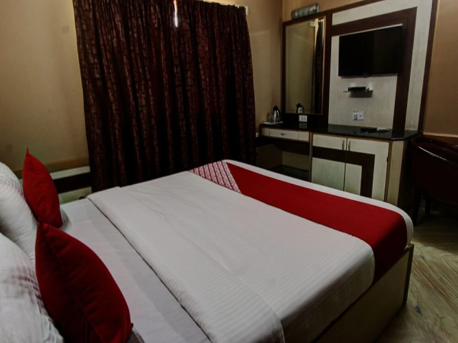 OYO 13595 VT Residency