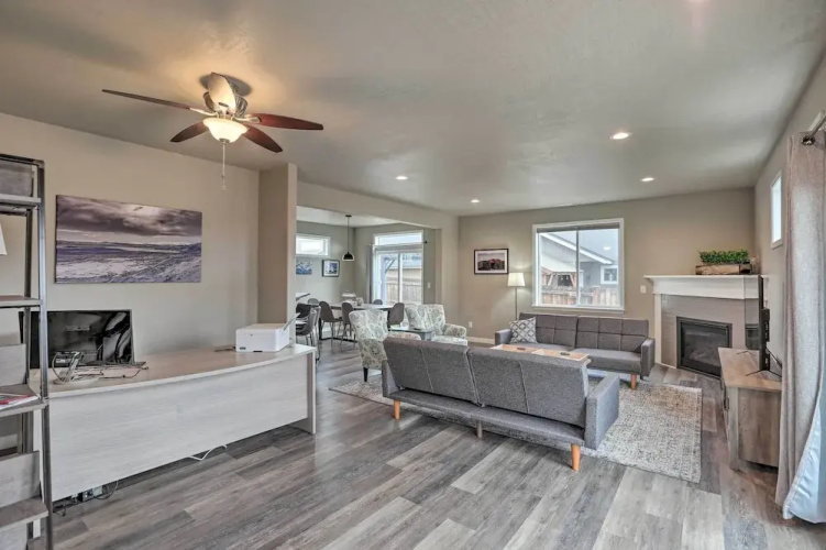 Chic Bend Home w/ Deck < 3 Mi to Downtown!