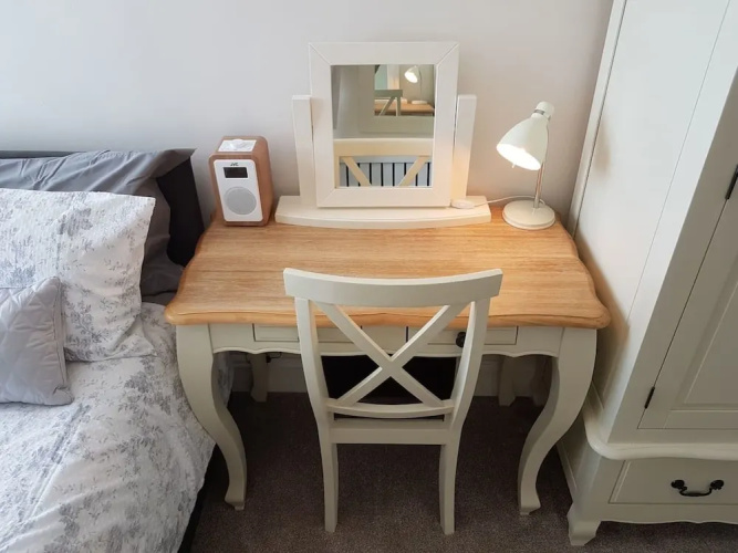 Direct Sea Views, Seafront Location & Free Parking