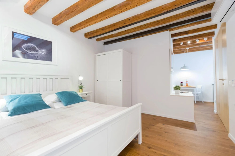 Cozy Montalbano Studios by Irundo