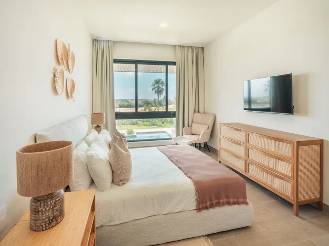 4 Guest 2 Bedrooms Balcony and Shared Pool