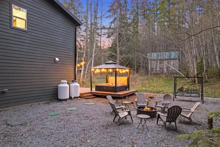 Hikers Haven w/ Hot Tub - Near Mt Rainier!