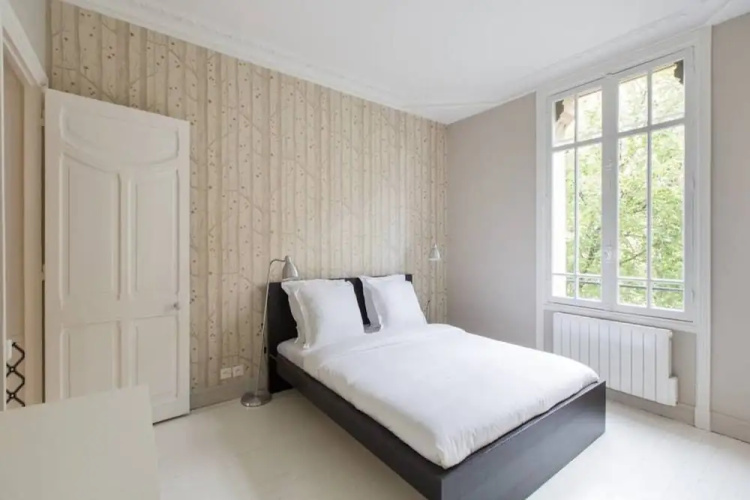Gorgeous 3 Bedroom Apartment at Eiffel Tower