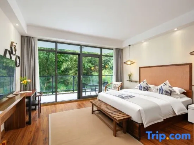 Luxury Double room with balcony and with river view