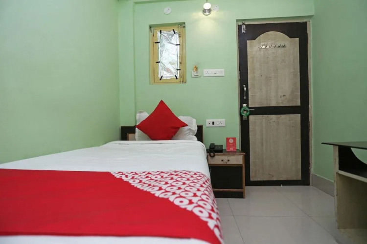 OYO 15443 Hotel Mega Palace