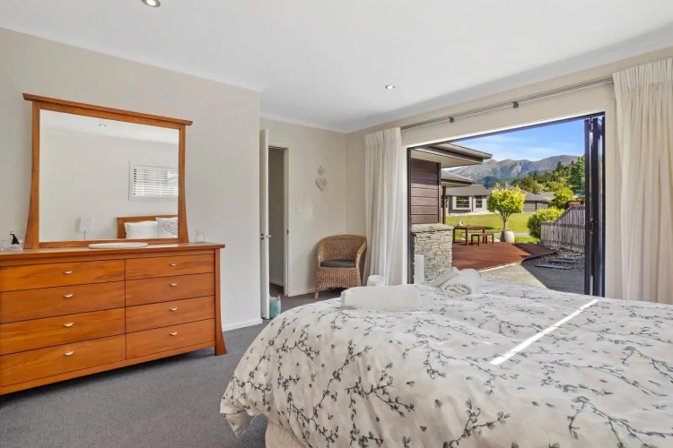 16 Rutherford Crescent