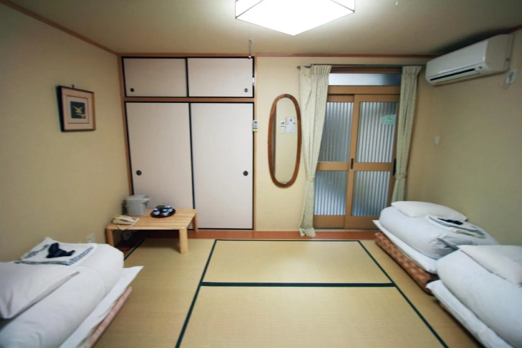 (futon beds) Triple room