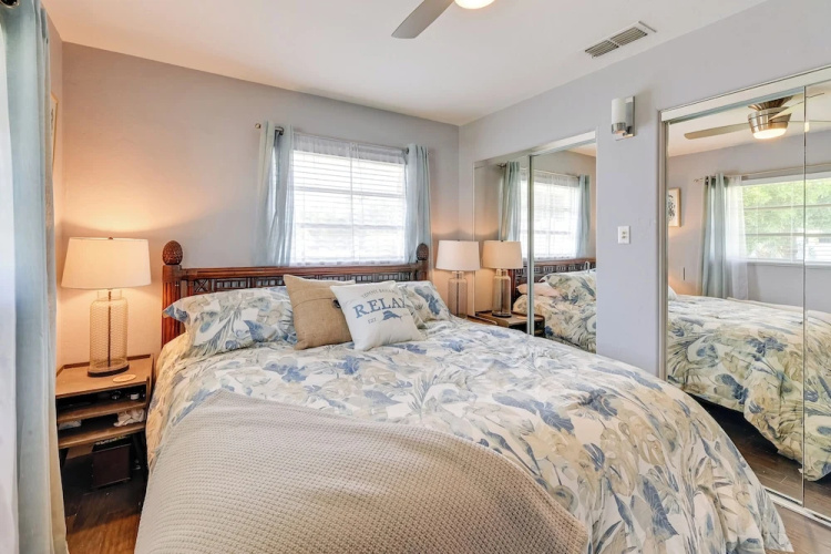 Sunny Sarasota Home w/ Pool Near Siesta Key Beach!