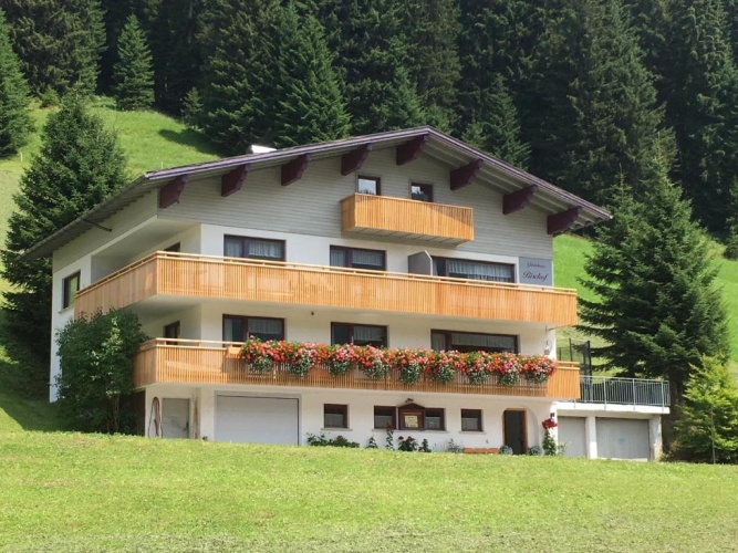 3 Bedrooms Apartment
