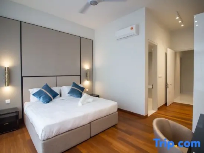 Deluxe Double Suite with city view