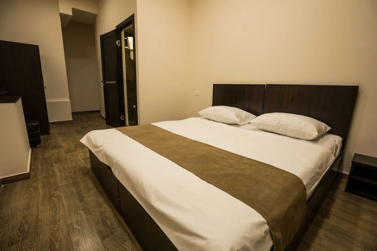 5 Rooms Mini-Hotel & Tours