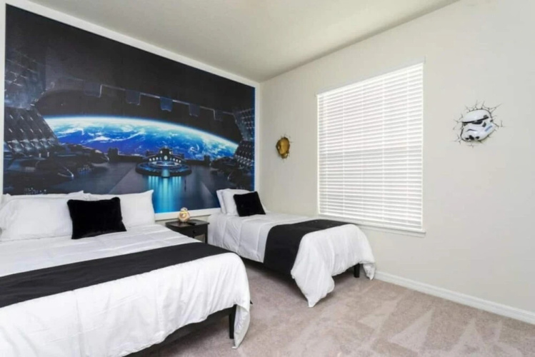 630 Amazing Home With Thematic Rooms