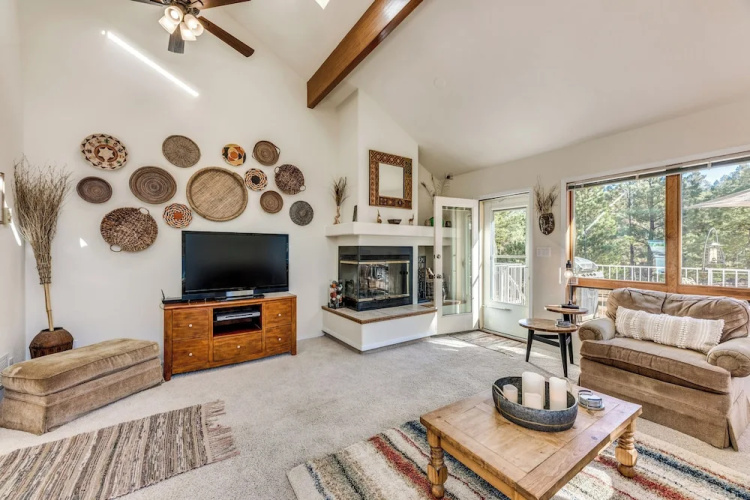 Bright Townhome - 1 Mile to Downtown Cloudcroft