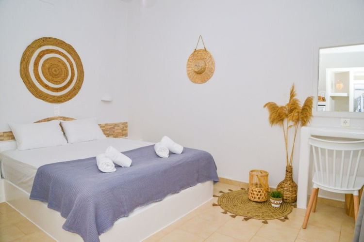 Avgerinos Deluxe Rooms