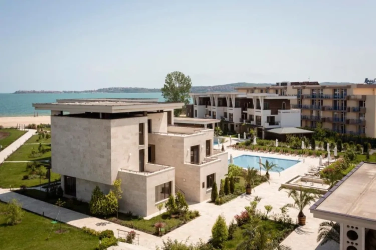 1 Bedroom Apartment with sea view