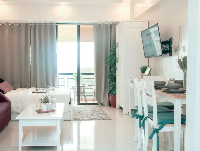 Greenbelt w/balcony Park view. Service.Location