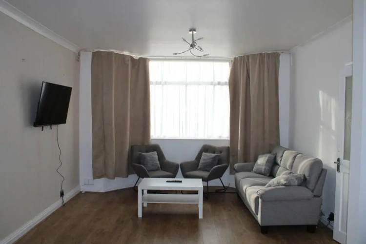 3 Bedrooms Cottage