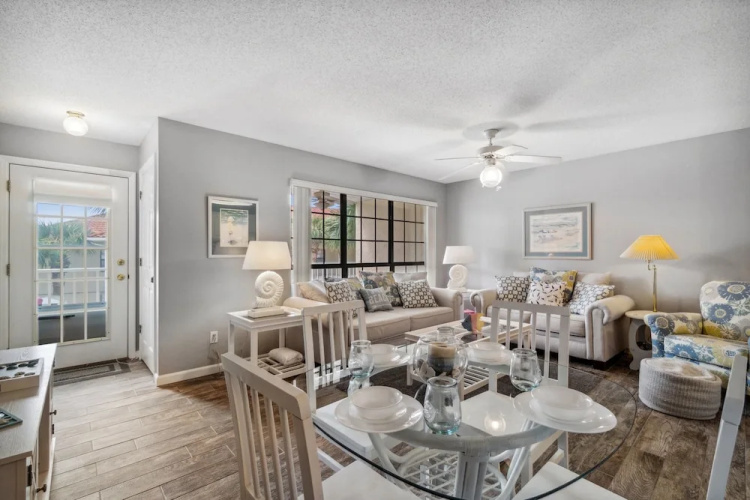 Horizon South by Book That Condo