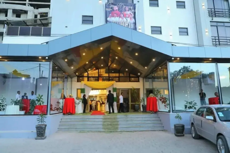 Platinum Hotel