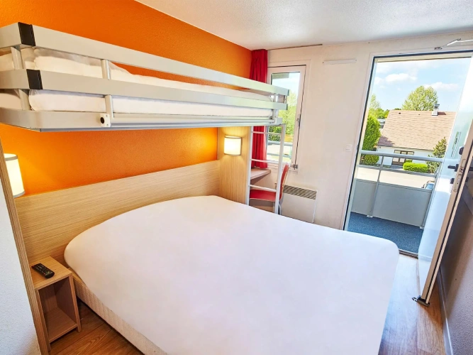 Standard Triple room