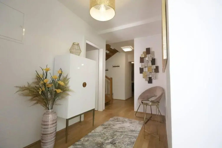 Charming Flat & Balcony near CentralStation Apt15