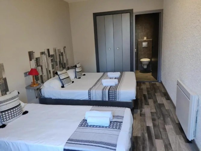 Standard Triple room