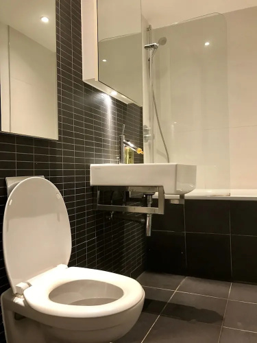 Spacious Flat With Private Patio Right by Kings X Station