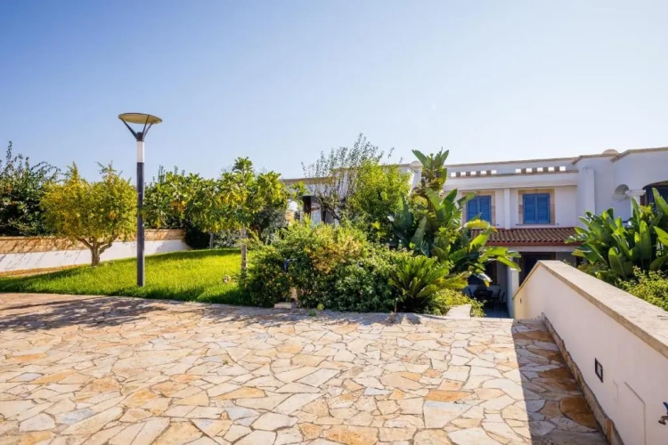 3 Bedrooms Apartment