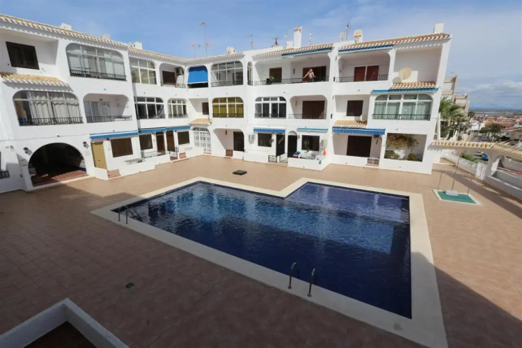 Apartment overlooking to the pool 2450
