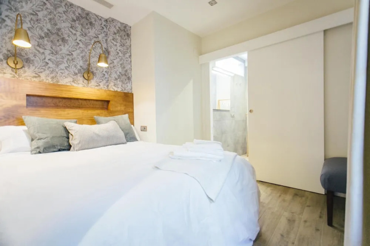 One&Lux Byron Suites