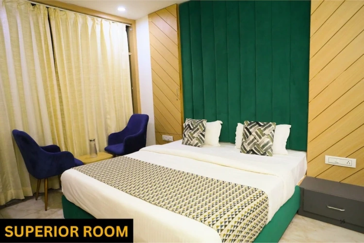 Superior Double room with city view