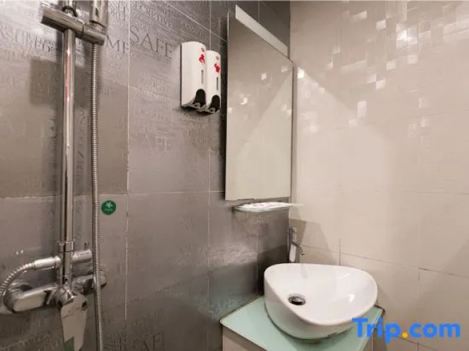 52 Well Hotel