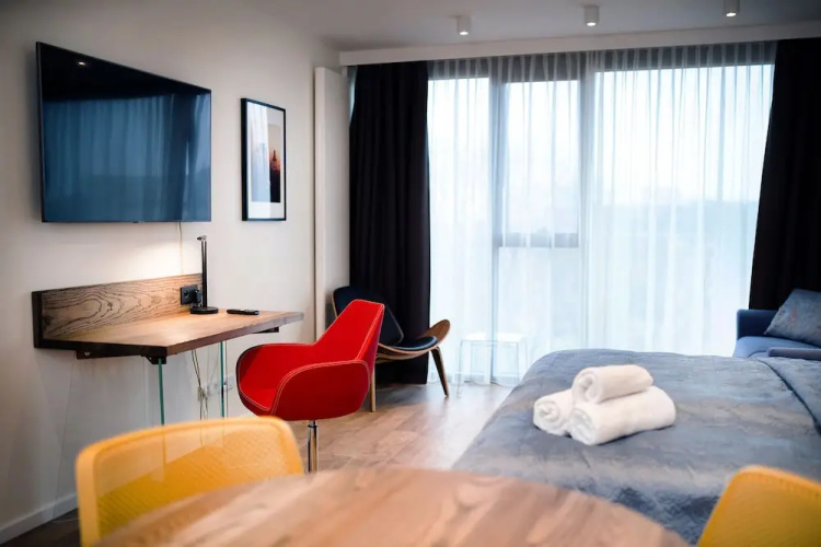 Easy Rent Nieruchomości - APERTA ART