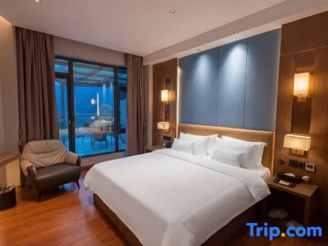 Suite with balcony and with river view