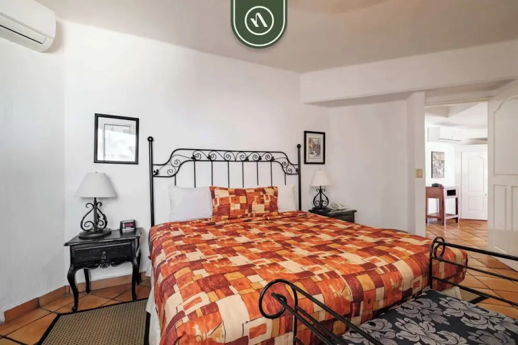Amazing 2 BR Condo Overlooking the Pool - Romantic Zone