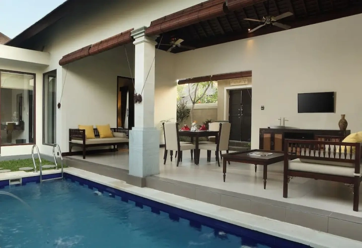 2 Bedrooms Standard Family room with balcony