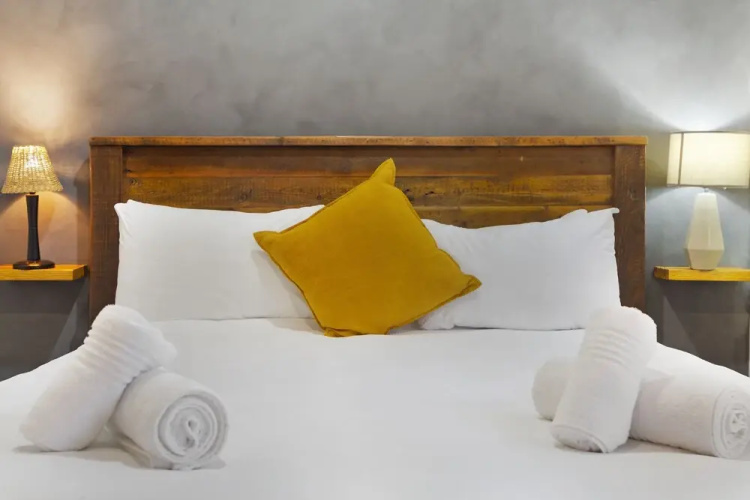 Stilt Seven by HostAgents
