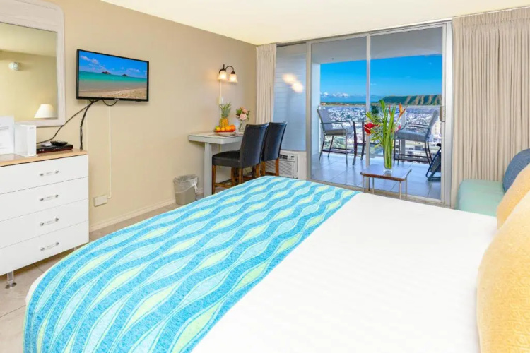 41st Floor Studio with Ocean and Diamond Head Views
