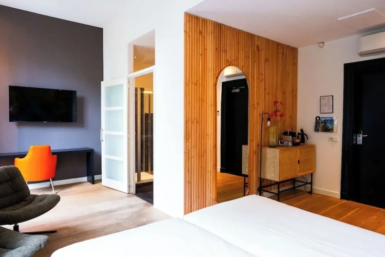 Standard room with balcony