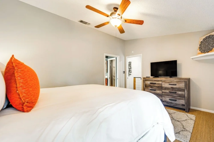 4 Bedrooms Cottage